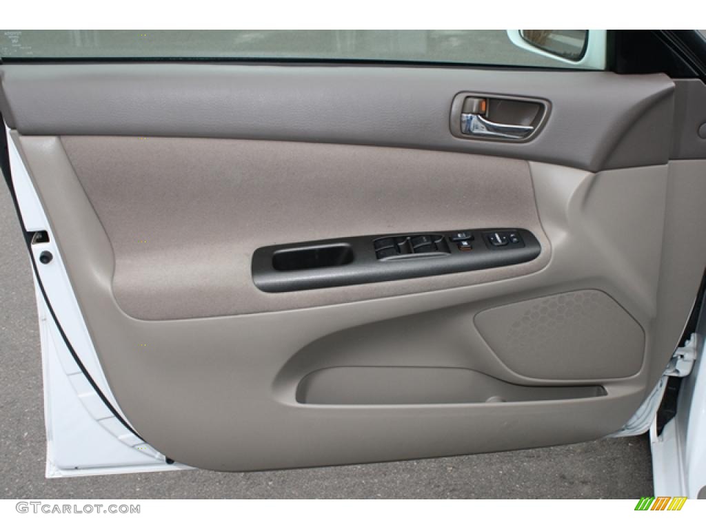 2006 Toyota Camry LE V6 Stone Gray Door Panel Photo #46000967