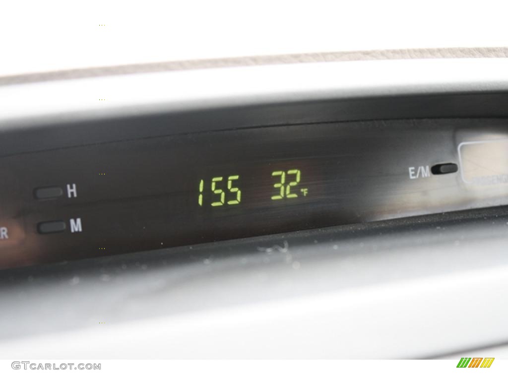 2006 Camry LE V6 - Super White / Stone Gray photo #17