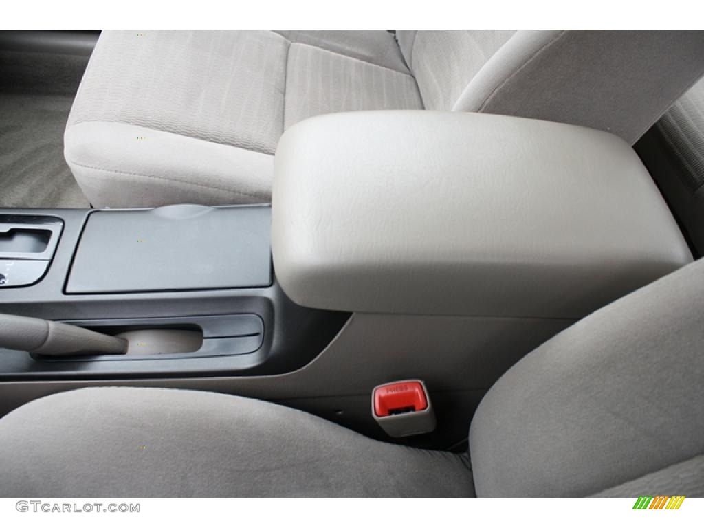 2006 Camry LE V6 - Super White / Stone Gray photo #21