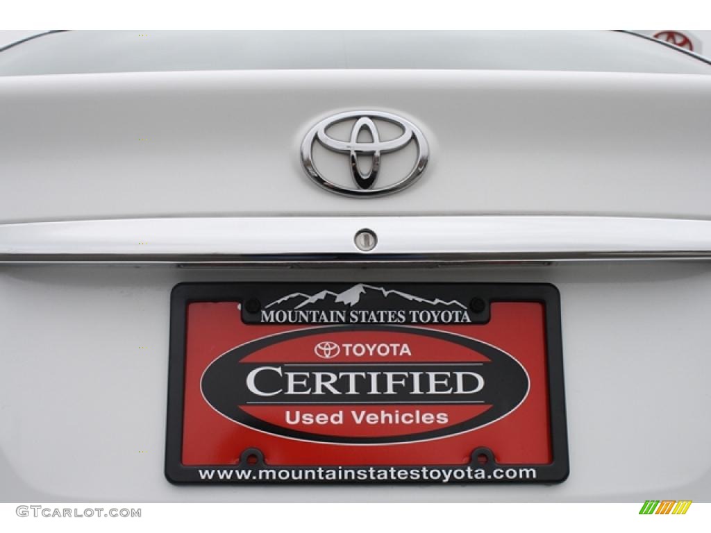 2006 Camry LE V6 - Super White / Stone Gray photo #25