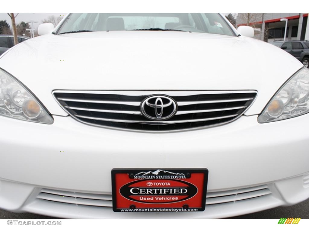 2006 Camry LE V6 - Super White / Stone Gray photo #27