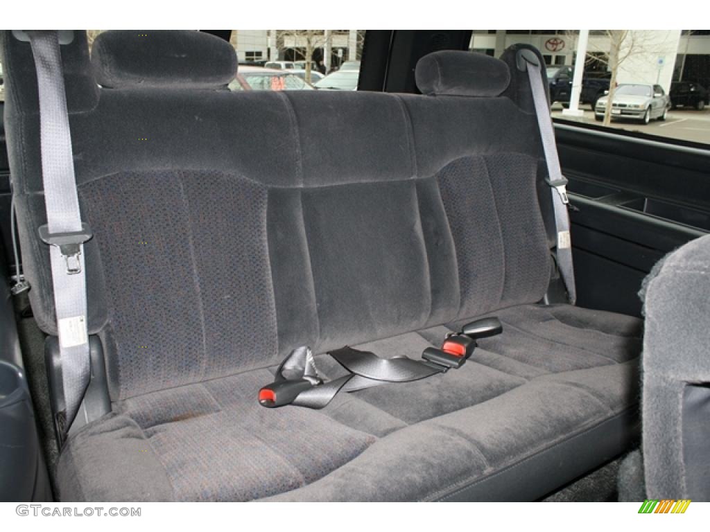 2001 Suburban 1500 LS - Summit White / Graphite photo #14