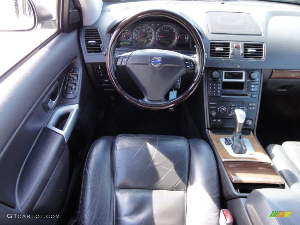 2004 XC90 2.5T AWD - Silver Metallic / Graphite photo #32