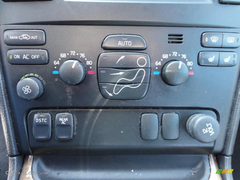 2004 Volvo XC90 2.5T AWD Controls Photo #46002505