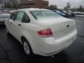 White Suede - Focus SE Sedan Photo No. 4