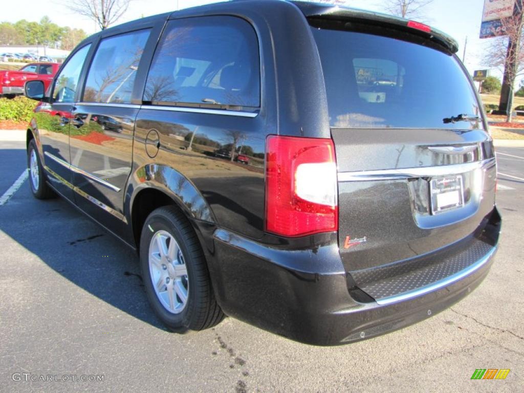 2011 Town & Country Touring - Brilliant Black Crystal Pearl / Black/Light Graystone photo #2