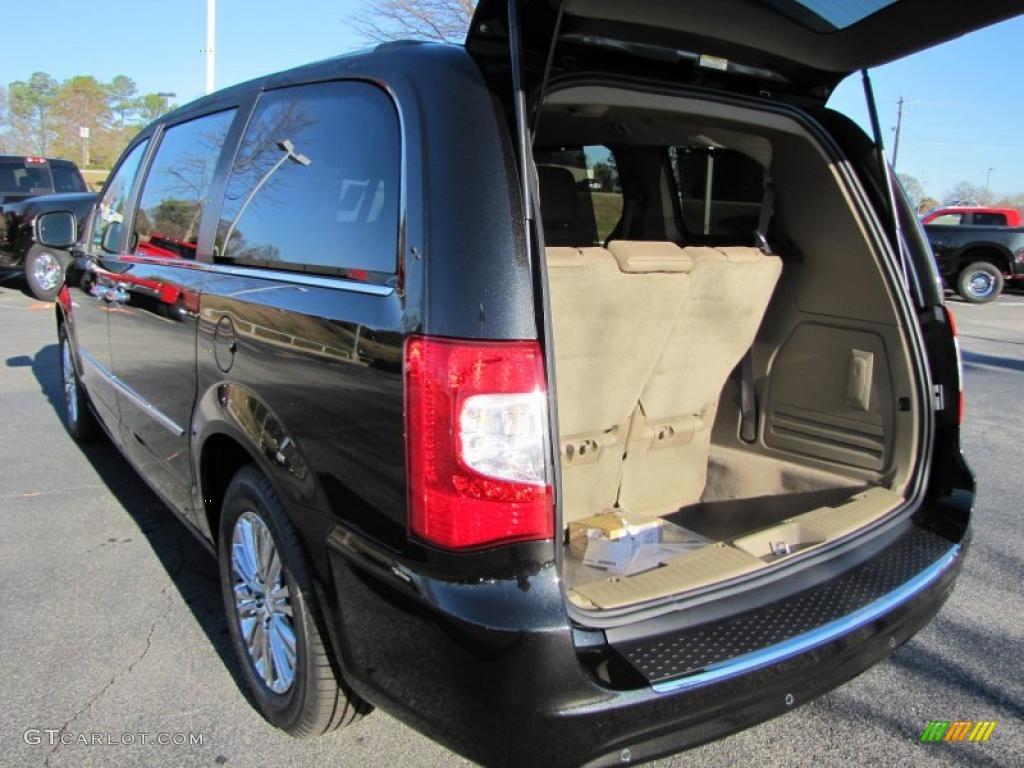 2011 Town & Country Limited - Brilliant Black Crystal Pearl / Dark Frost Beige/Medium Frost Beige photo #8