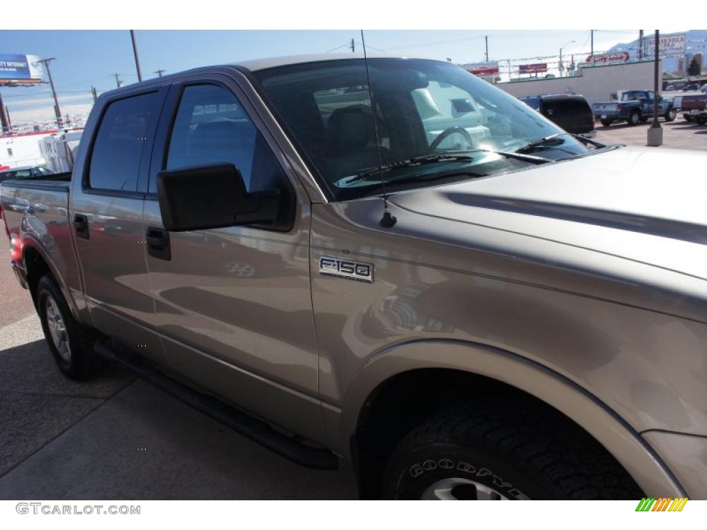 2004 F150 Lariat SuperCrew 4x4 - Arizona Beige Metallic / Black photo #17