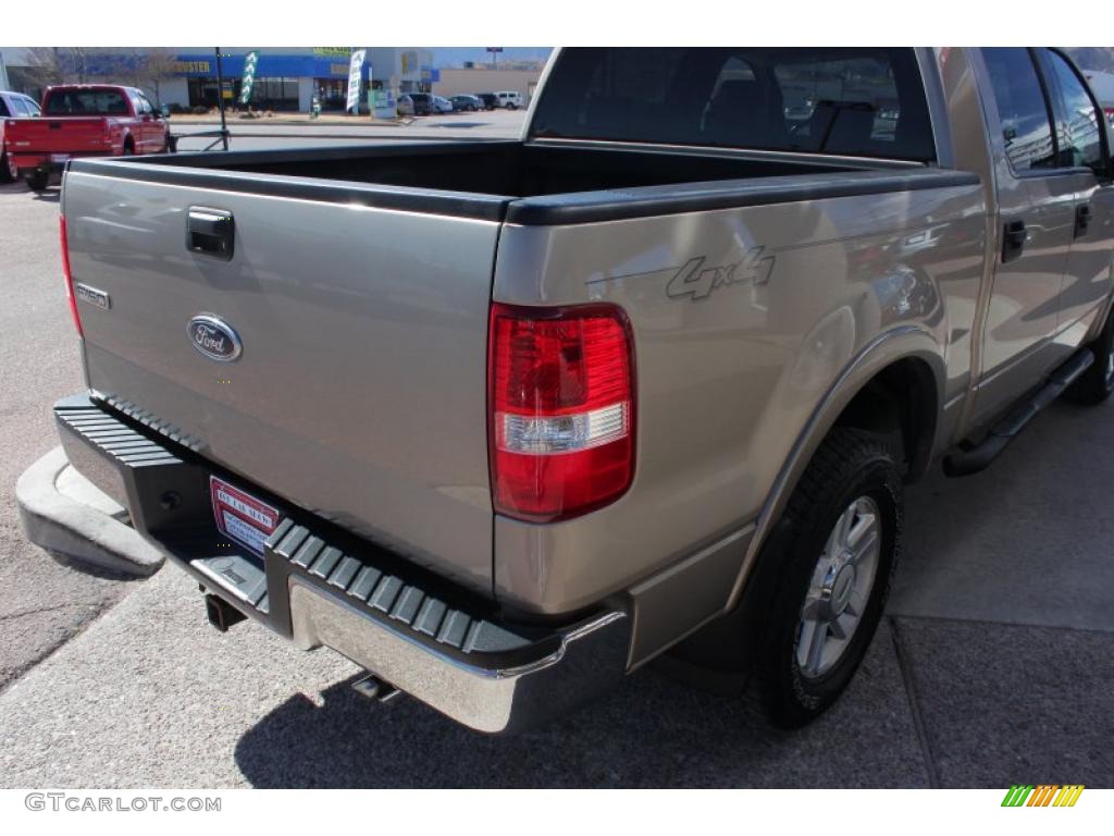 2004 F150 Lariat SuperCrew 4x4 - Arizona Beige Metallic / Black photo #18