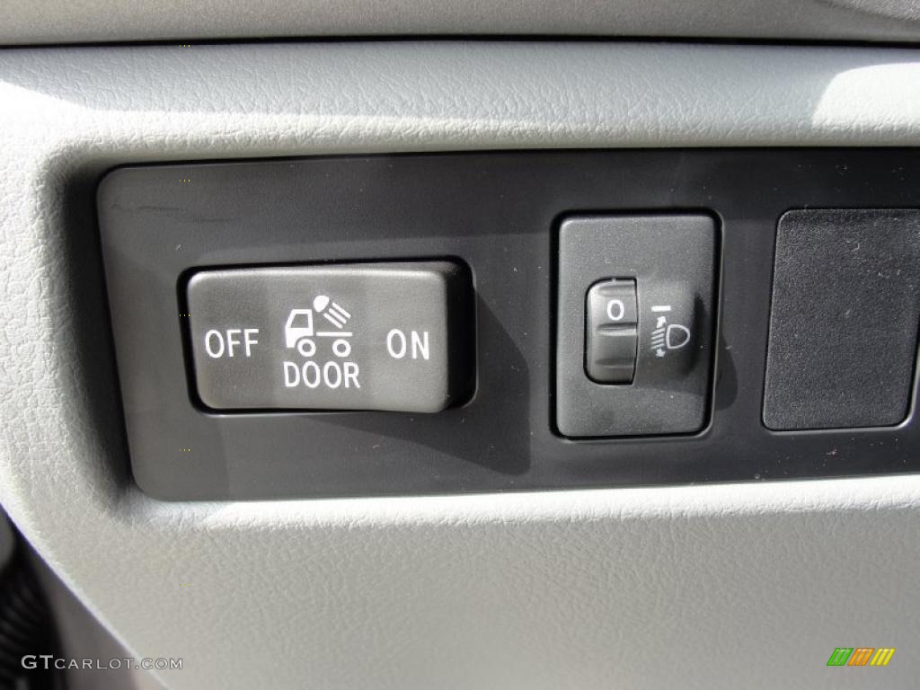 2011 Toyota Tundra Double Cab Controls Photo #46009388