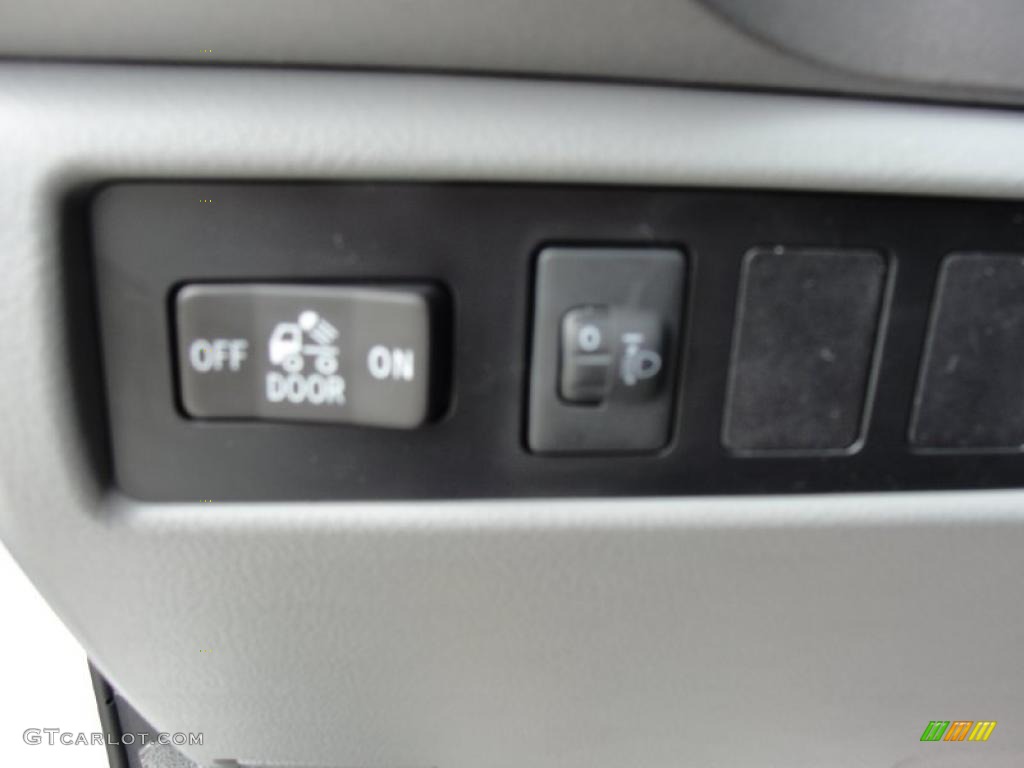 2011 Tundra Texas Edition CrewMax - Super White / Graphite Gray photo #63
