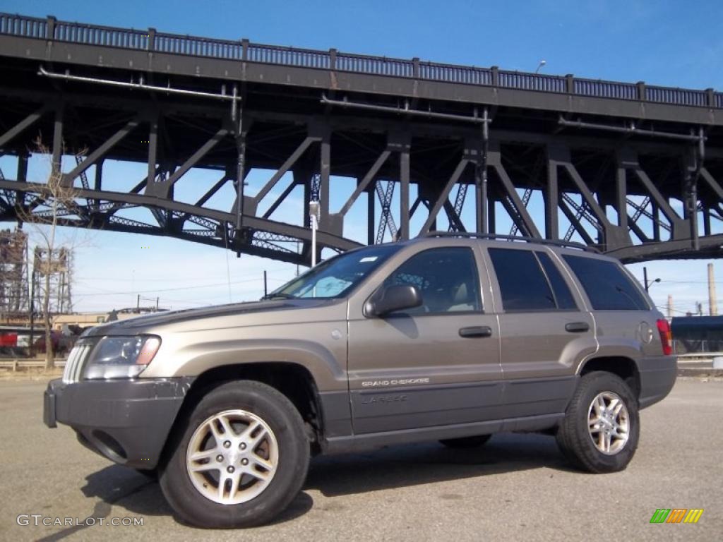 Light Khaki Metallic Jeep Grand Cherokee