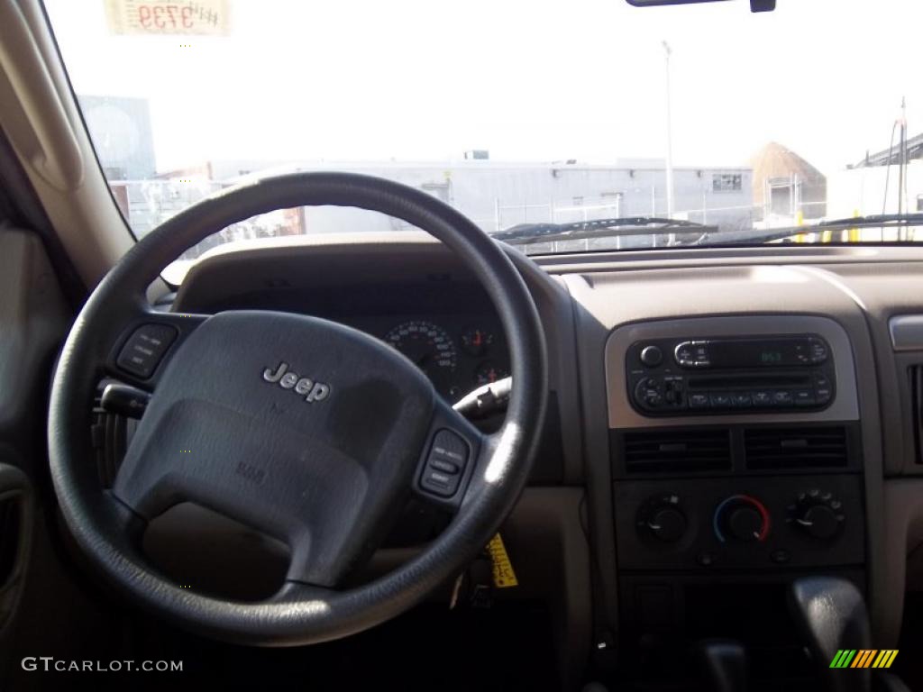2004 Grand Cherokee Laredo 4x4 - Light Khaki Metallic / Sandstone photo #7