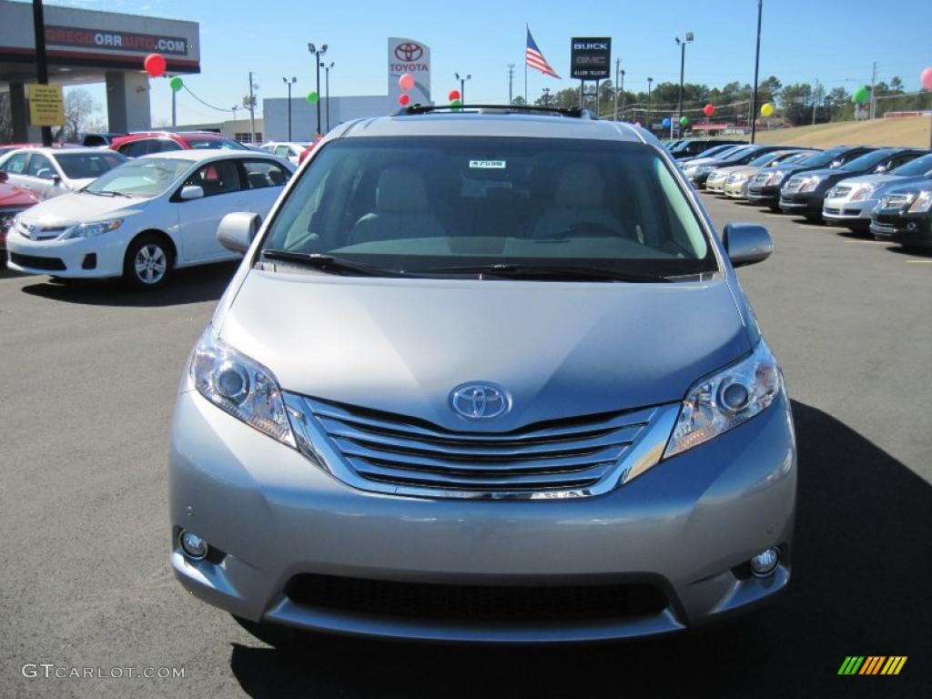 2011 Sienna Limited - Silver Sky Metallic / Light Gray photo #8