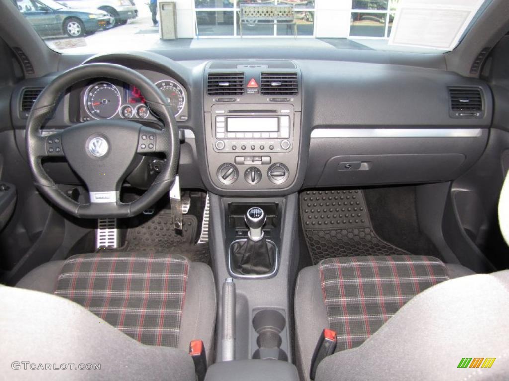 2007 Volkswagen GTI 4 Door Interlagos Plaid Cloth Dashboard Photo #46011679