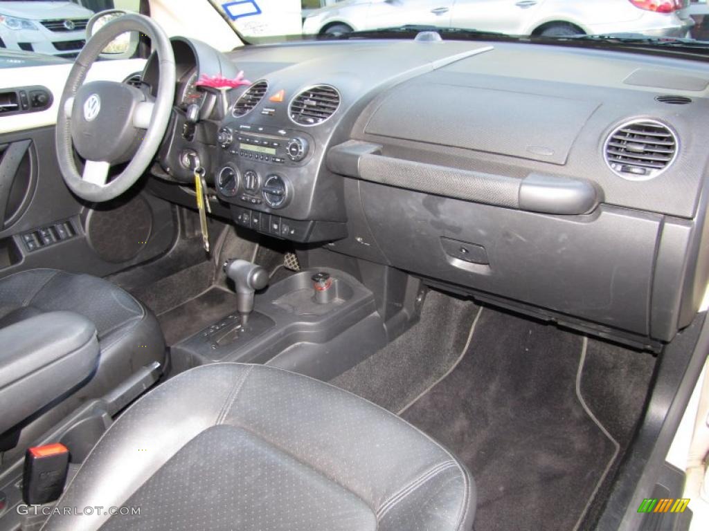 2007 Volkswagen New Beetle 2.5 Convertible Black Dashboard Photo #46011688