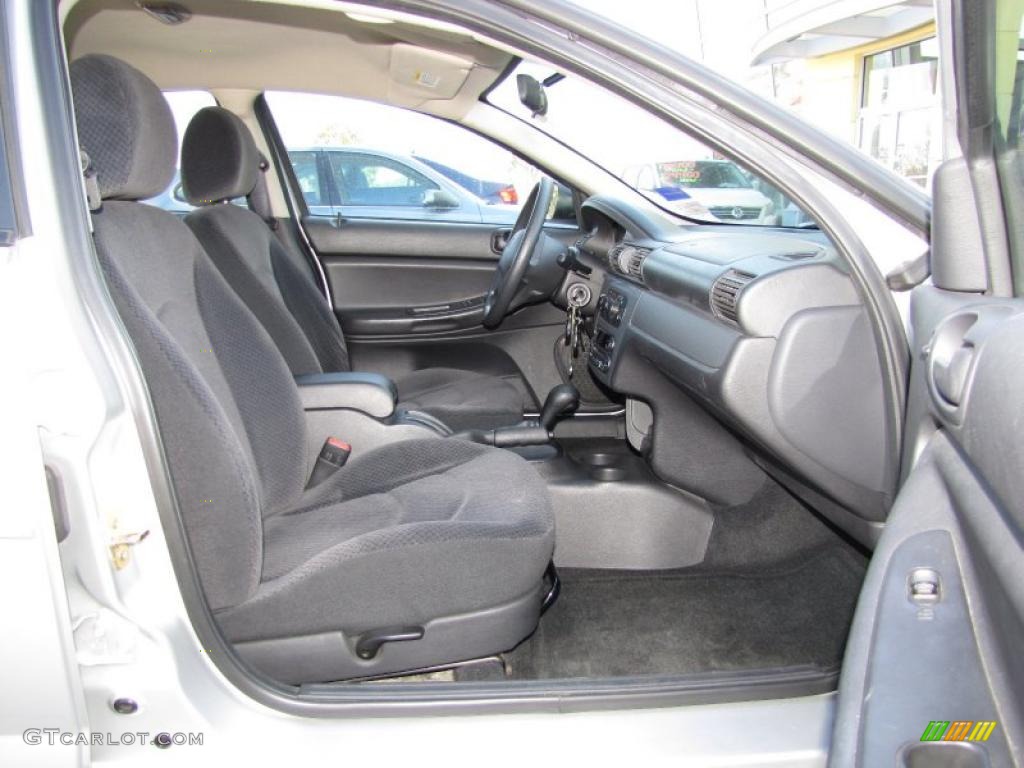 Dark Slate Gray Interior 2004 Dodge Stratus SE Sedan Photo #46011811