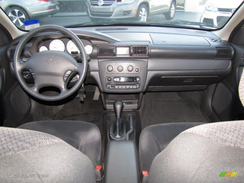 2004 Dodge Stratus SE Sedan Dark Slate Gray Dashboard Photo #46011823