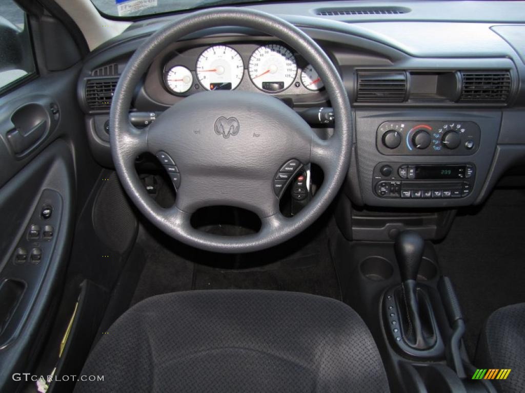 2004 Dodge Stratus SE Sedan Dark Slate Gray Dashboard Photo #46011826