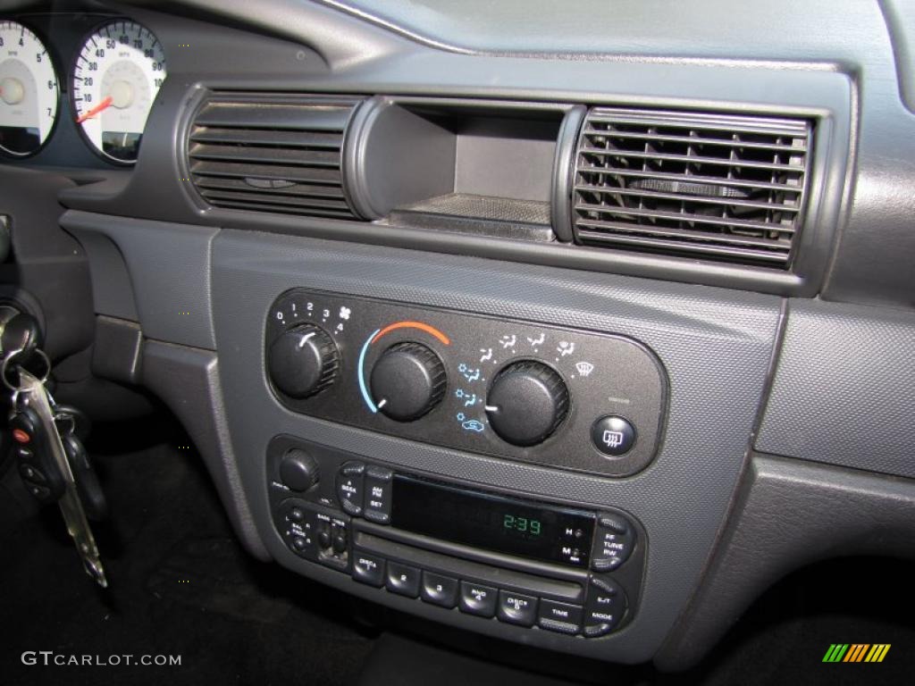 2004 Dodge Stratus SE Sedan Controls Photo #46011829