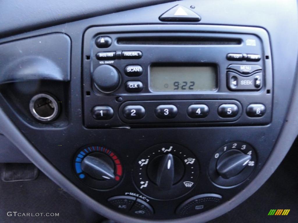 2003 Ford Focus LX Sedan Controls Photo #46015885