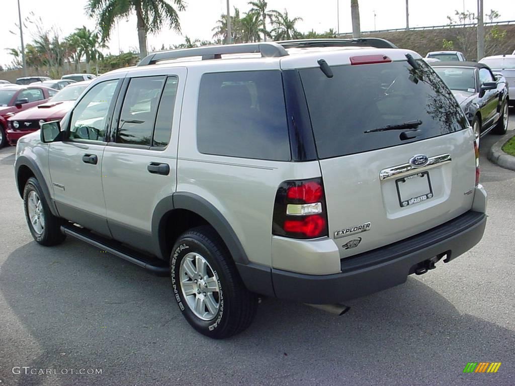 2006 Explorer XLT - Silver Birch Metallic / Stone photo #6