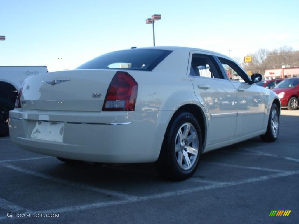 2006 300 Touring - Cool Vanilla / Dark Slate Gray/Light Slate Gray photo #3