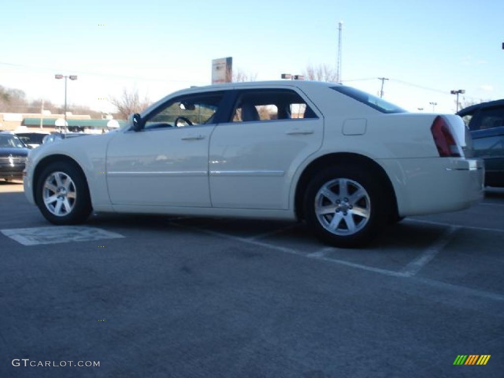 2006 300 Touring - Cool Vanilla / Dark Slate Gray/Light Slate Gray photo #6