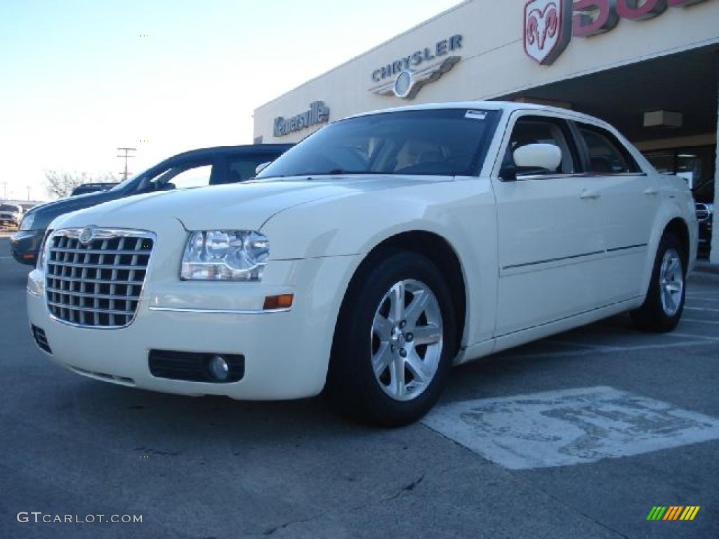 2006 300 Touring - Cool Vanilla / Dark Slate Gray/Light Slate Gray photo #7