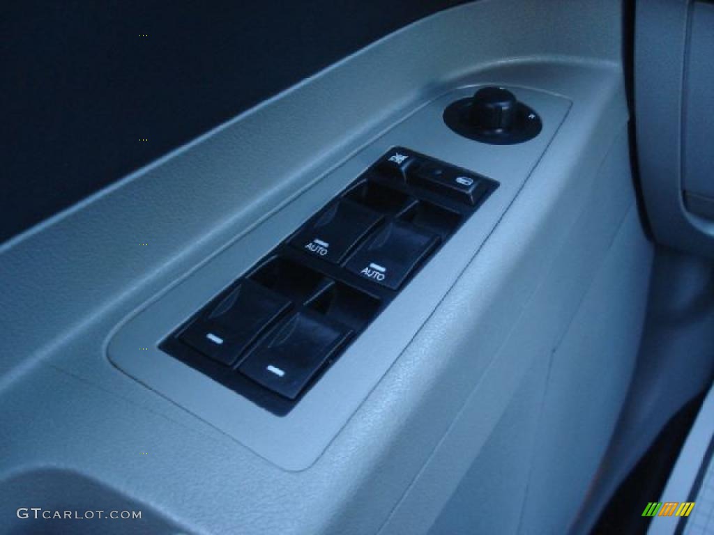 2006 300 Touring - Cool Vanilla / Dark Slate Gray/Light Slate Gray photo #25