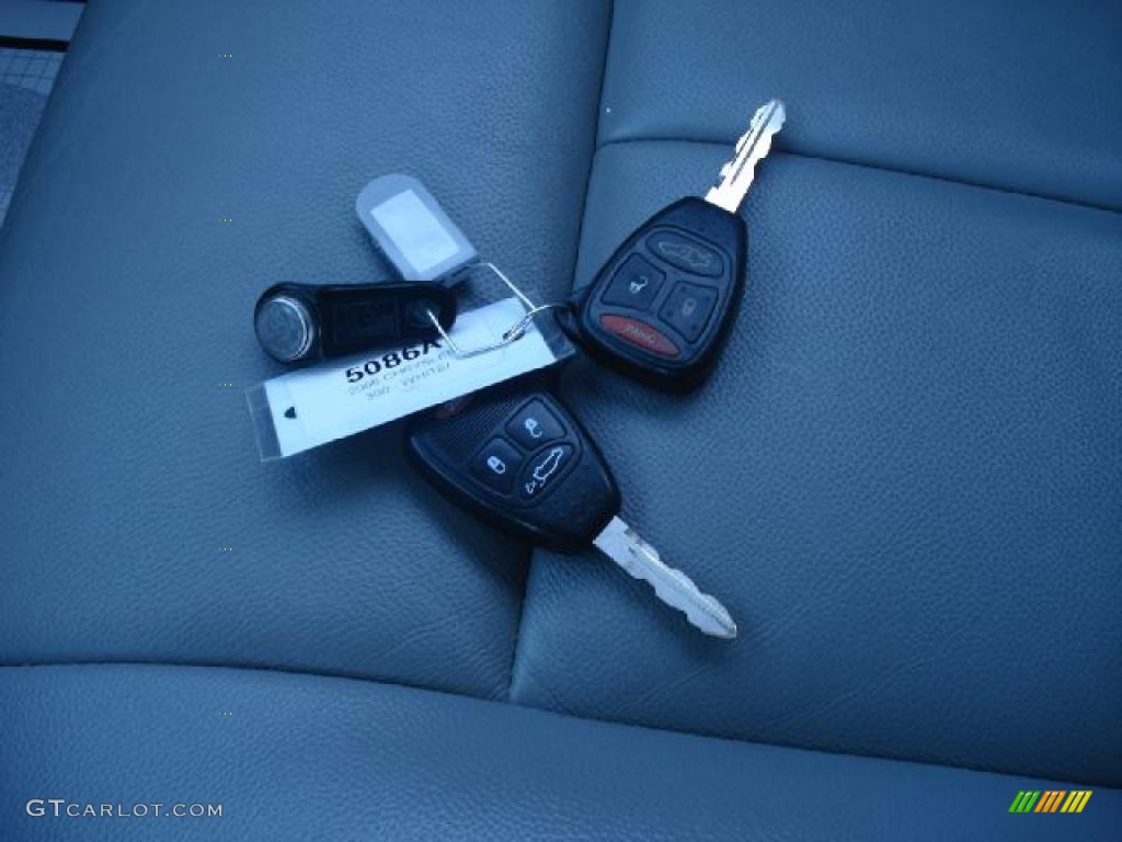 2006 300 Touring - Cool Vanilla / Dark Slate Gray/Light Slate Gray photo #30