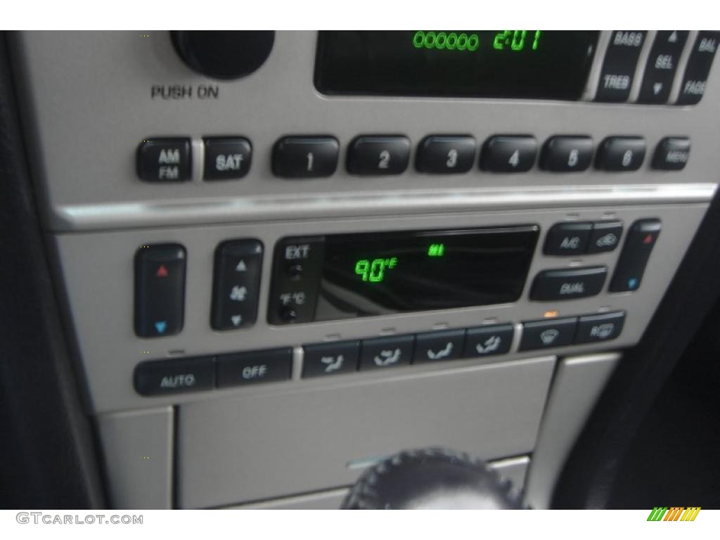 2004 Lincoln LS V6 Controls Photo #46021261