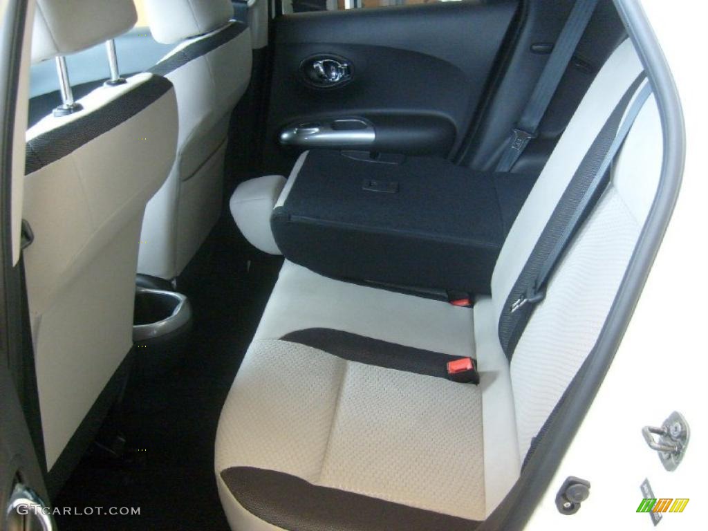 Gray/Silver Trim Interior 2011 Nissan Juke SV AWD Photo #46022947