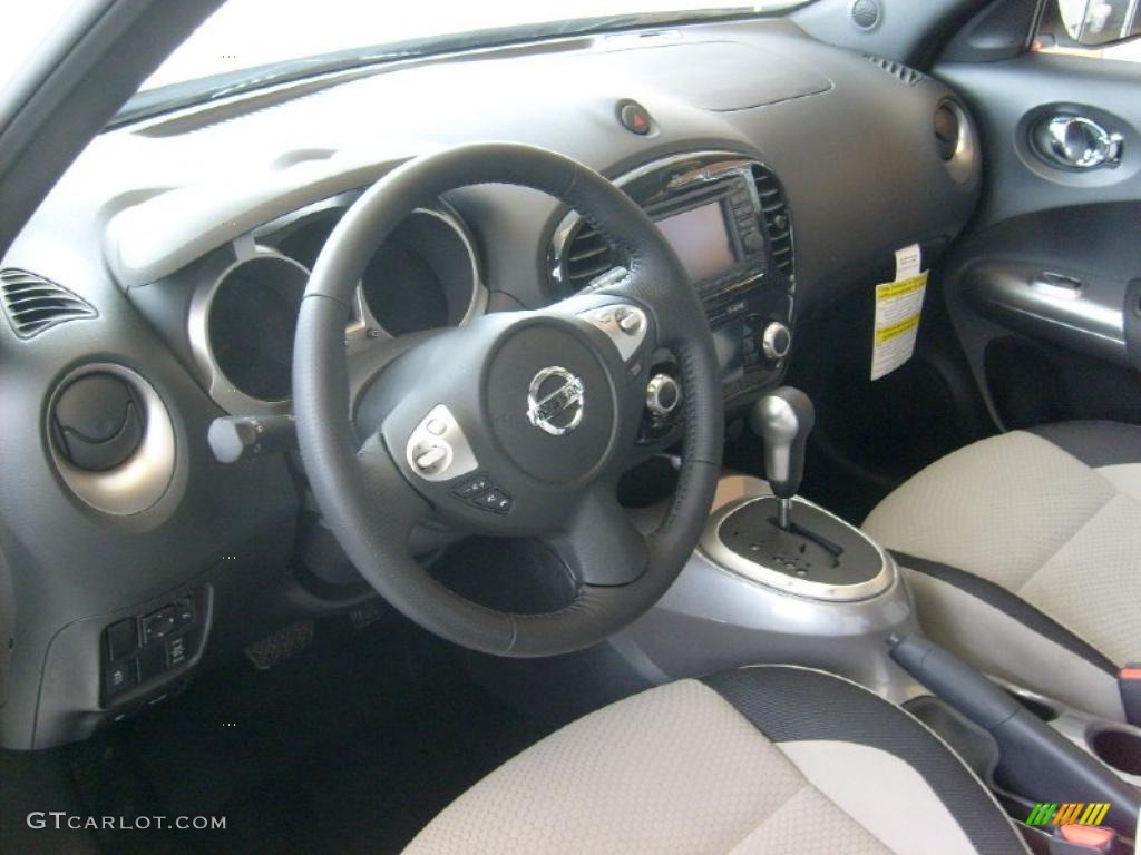 2011 Nissan Juke SV AWD Gray/Silver Trim Dashboard Photo #46023205