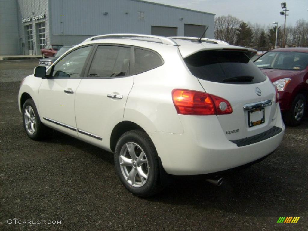 2011 Rogue SV AWD - Pearl White / Black photo #2