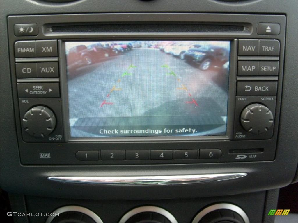 2011 Rogue SV AWD - Pearl White / Black photo #6