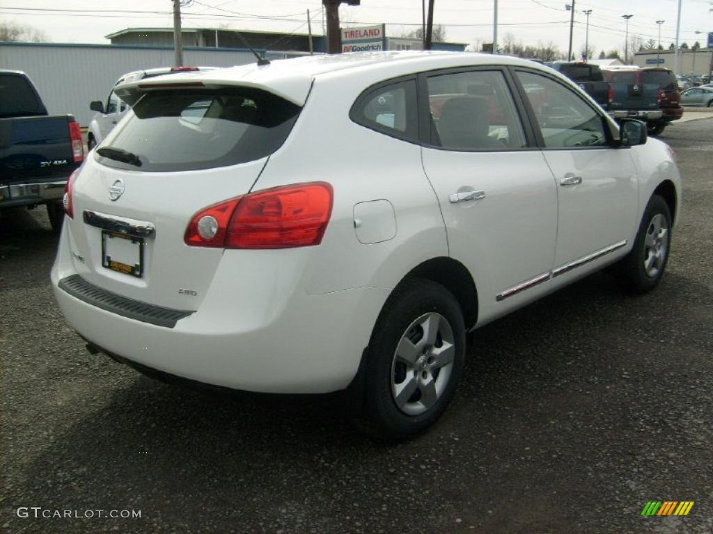 2011 Rogue S AWD - Pearl White / Gray photo #8