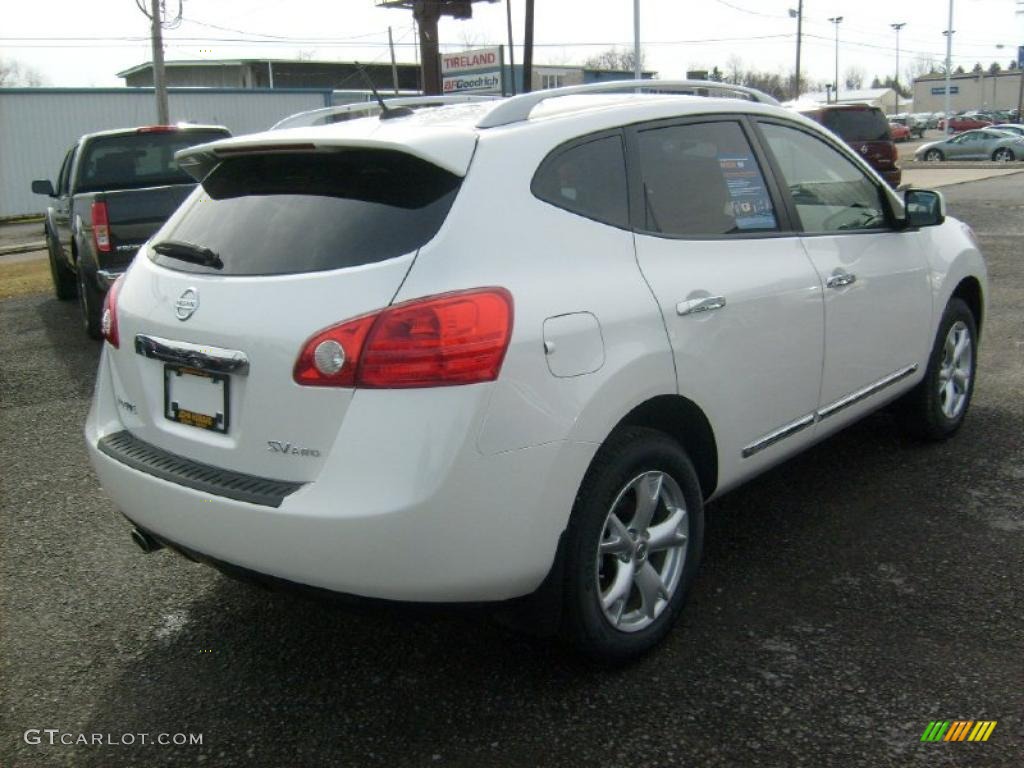 2011 Rogue SV AWD - Pearl White / Black photo #8