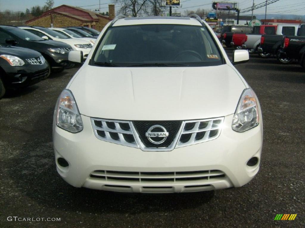 2011 Rogue SV AWD - Pearl White / Black photo #10
