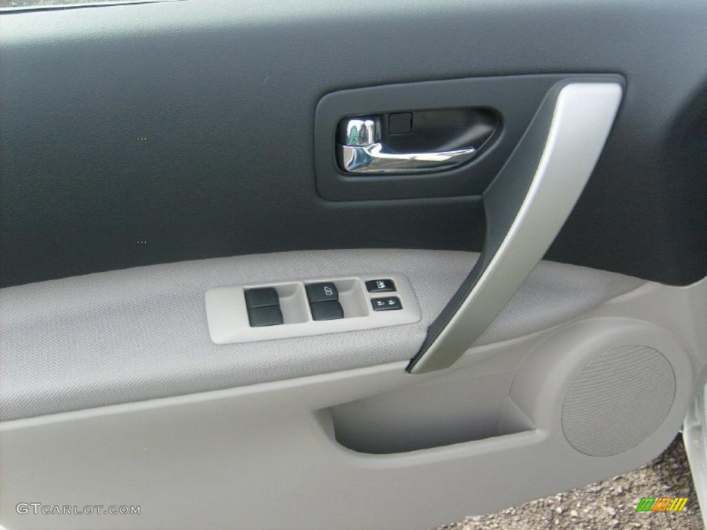 2011 Rogue S AWD - Pearl White / Gray photo #13