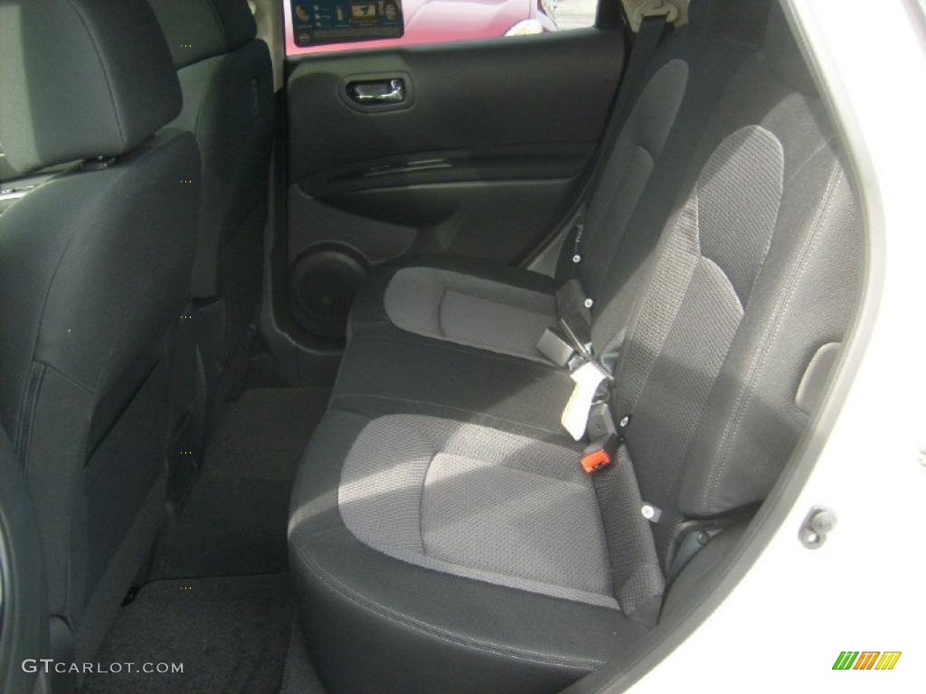 2011 Rogue SV AWD - Pearl White / Black photo #14
