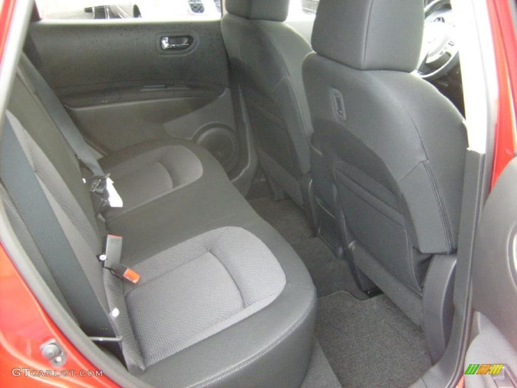 2011 Rogue SV AWD - Cayenne Red / Black photo #15