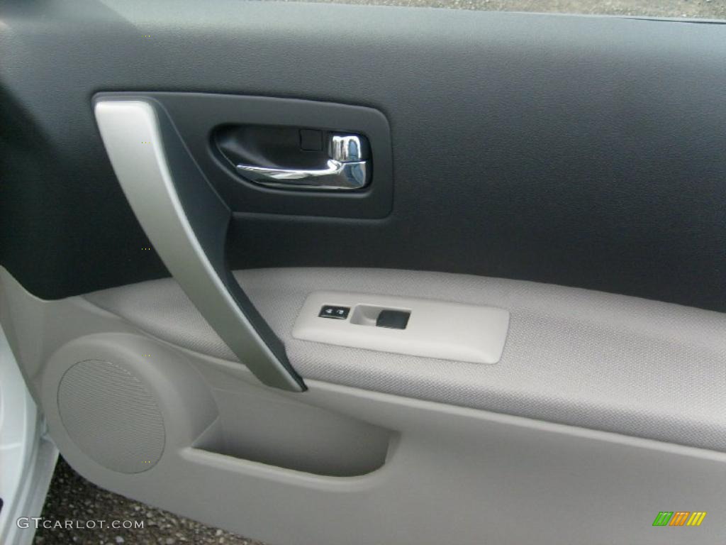 2011 Rogue S AWD - Pearl White / Gray photo #16