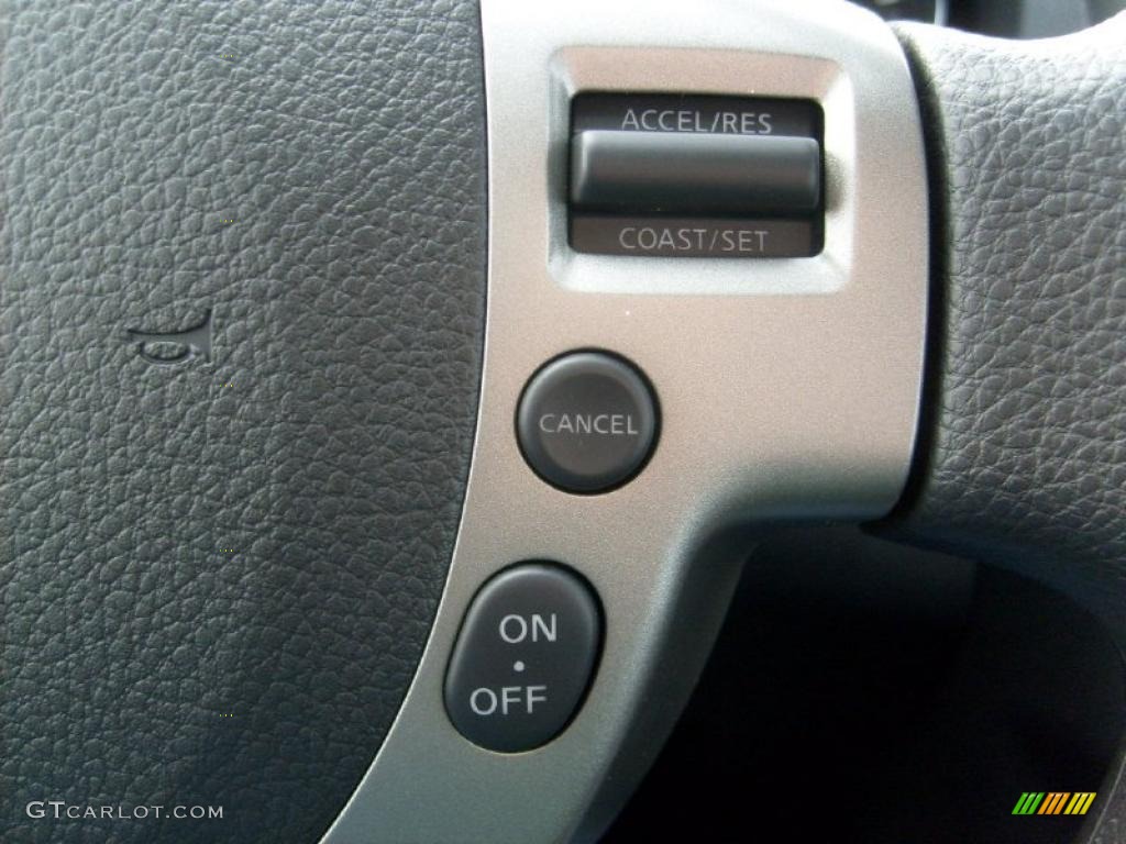 2011 Rogue SV AWD - Pearl White / Black photo #19