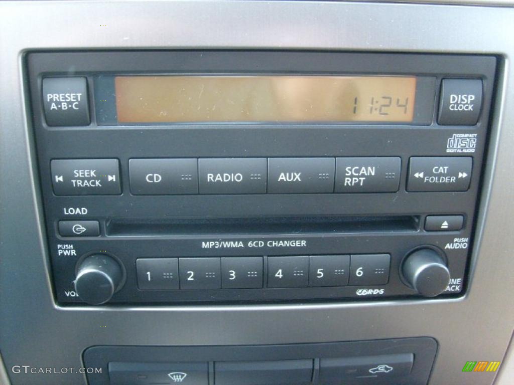 2011 Nissan Titan SV King Cab 4x4 Controls Photos
