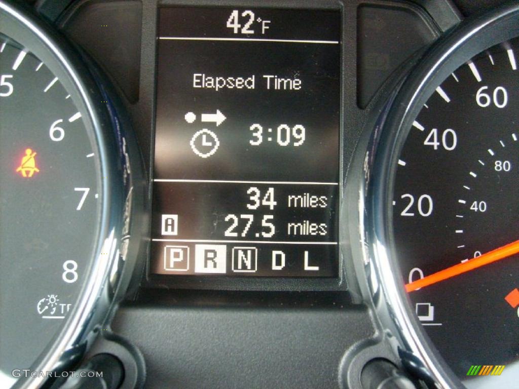 2011 Rogue SV AWD - Pearl White / Black photo #20
