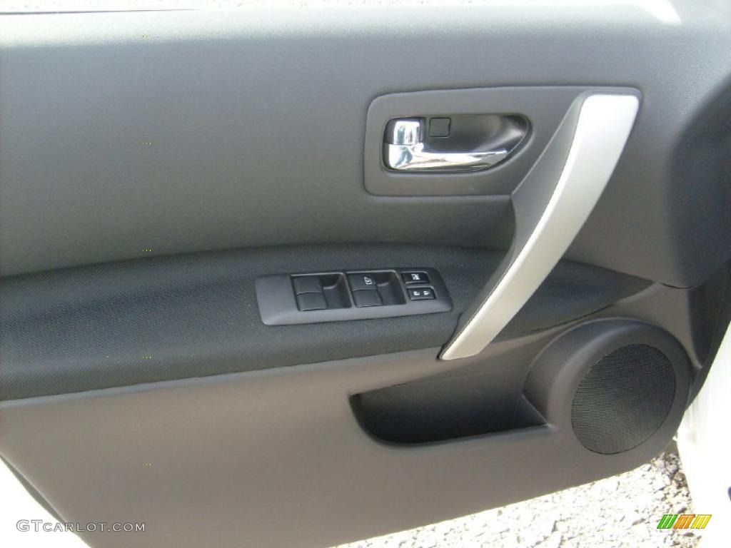 2011 Rogue S AWD - Pearl White / Black photo #14