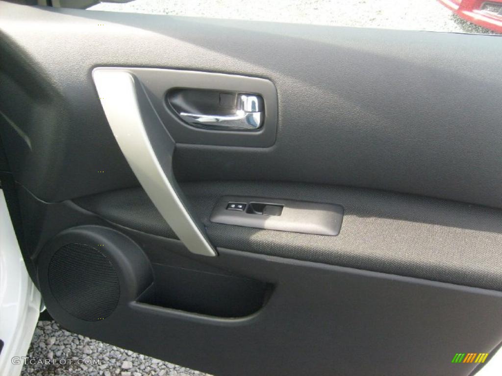 2011 Rogue S AWD - Pearl White / Black photo #17