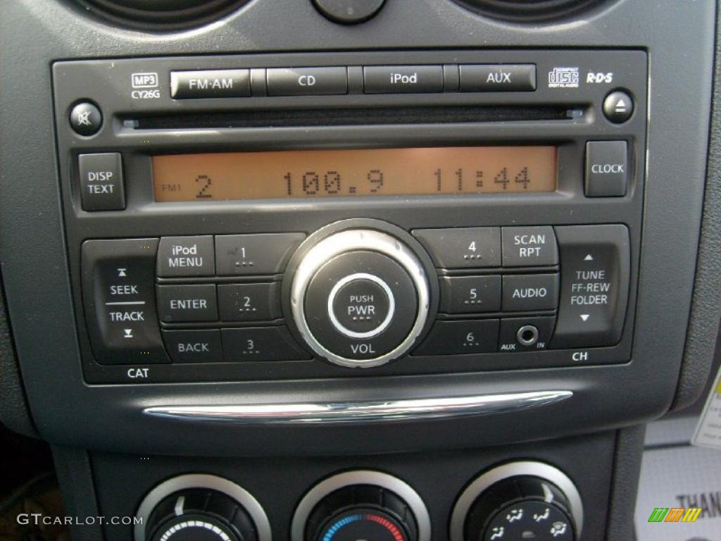 2011 Rogue S AWD - Pearl White / Black photo #19