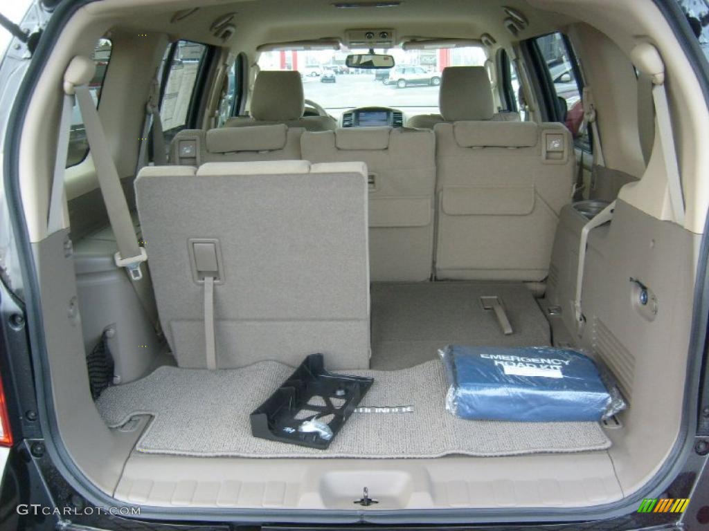 2011 Nissan Pathfinder SV 4x4 Trunk Photos